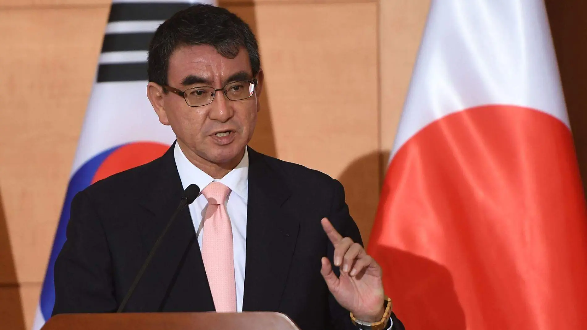 ministro japonés Taro Kono-AFP